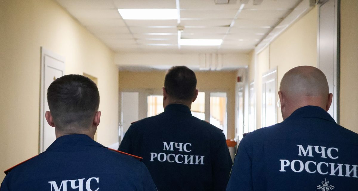 Начальник областного МЧС навестил в больнице пожарных, пострадавших на пожаре