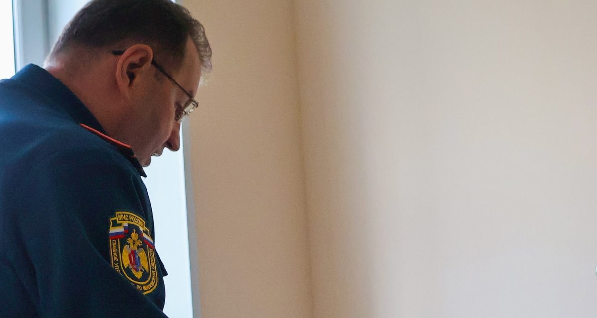 Руководитель областного МЧС навестил в больнице 10-летнего мальчика, спасённого при пожаре в Иваново